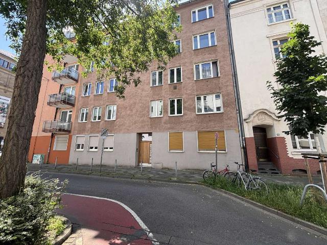 Ca. 59m² große und vermietete Zwei Zimmer Wohnung mit Balkon in Düsseldorf Friedrichstadt