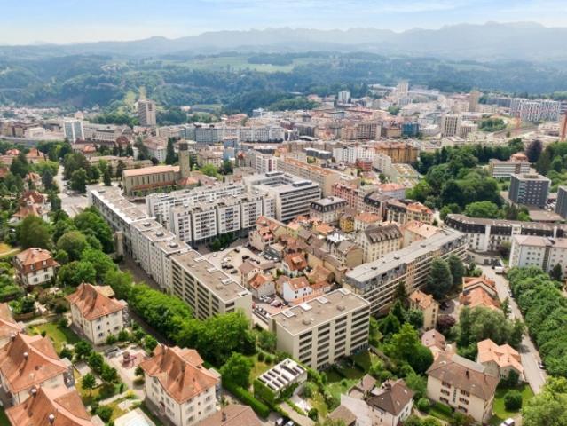 CA. 900 M² GROSSE, AUFTEILBARE GESCHÄFTSFLÄCHE IM 1. STOCK