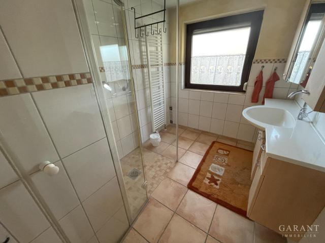 Ca. 116 qm Wohnung im 2 Familienhaus mit Garten, Garage und separatem Eingang