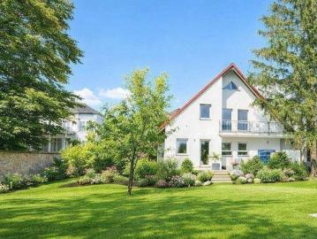 ca. 1.250 m² Traum Grundstück und viel Freiraum für Familien modernes A+ Haus