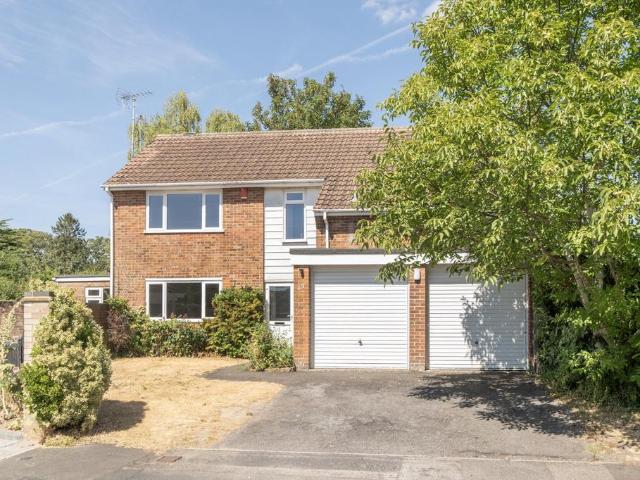 Camwood Close, Basingstoke. 4 bed detached house to rent £2,000 pcm £462 pw
