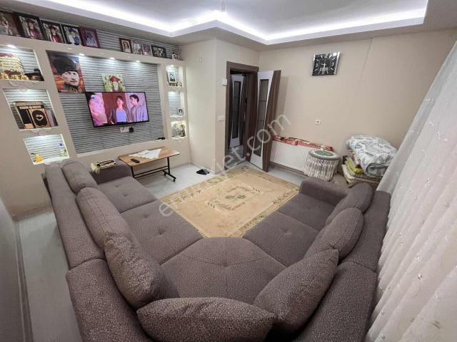 Cam Balkonlu, Panjurlu, Doğalgazlı, Çift Banyo 2+1 Ayrı Mutfak