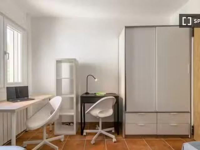 Cama en alquiler en habitación compartida en Bellaterra, Barce.