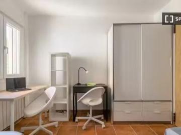 Cama en alquiler en habitación compartida en Bellaterra, Barce.