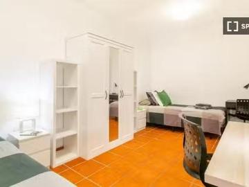 Cama en alquiler en habitación compartida en Bellaterra, Barce.