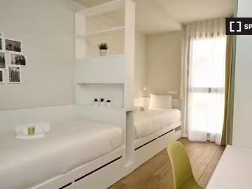 Cama en alquiler en residencia en Sants Badal, Barcelona