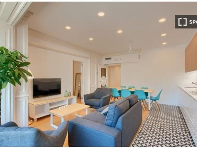 Cama en habitación compartida en piso de 7 habitaciones en Barcelona