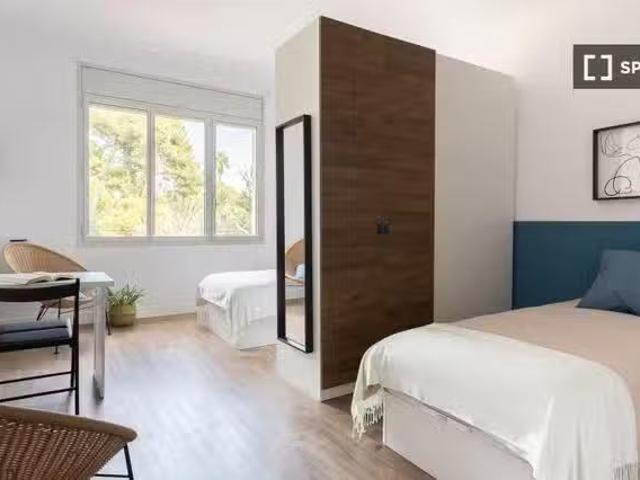 Cama en habitación compartida en piso de 8 habitaciones en Bar.