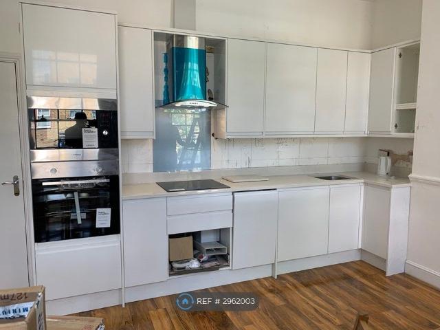 Camberwell New Rd, Oval Camberwell, Elephant & Castle Brixton, Peckham SE5, 3 bed flat to rent, £3,350 pcm | PrimeLocation
