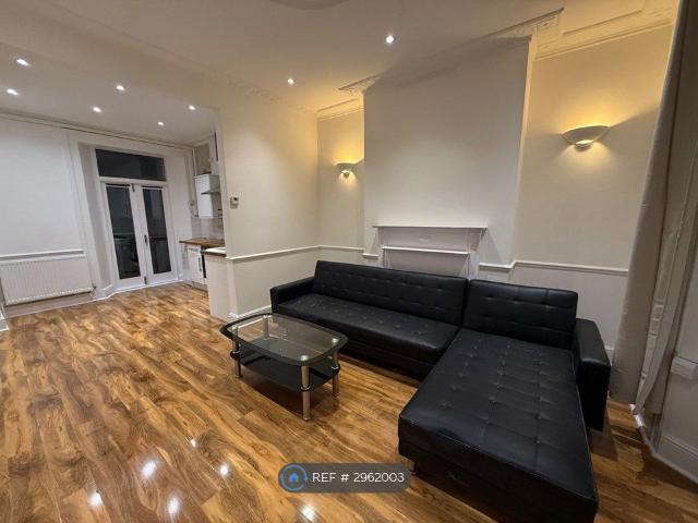 Camberwell New Rd, Oval Camberwell, Elephant & Castle Brixton, Peckham SE5, 2 bed flat to rent, £2,395 pcm | PrimeLocation
