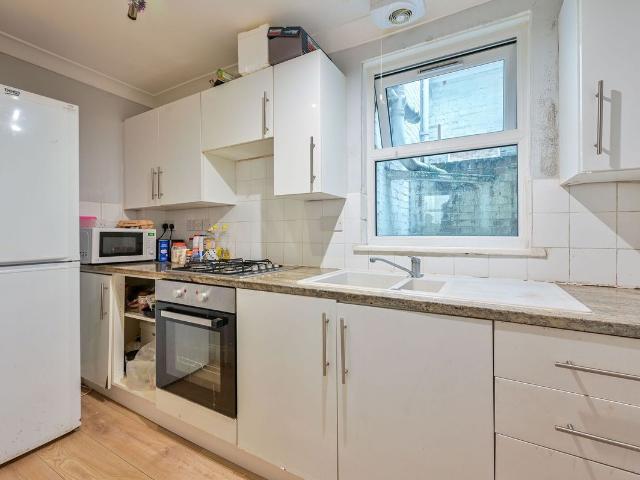 Camberwell New Road, Camberwell, London SE5, 1 bed flat to rent, £1,750 pcm | PrimeLocation