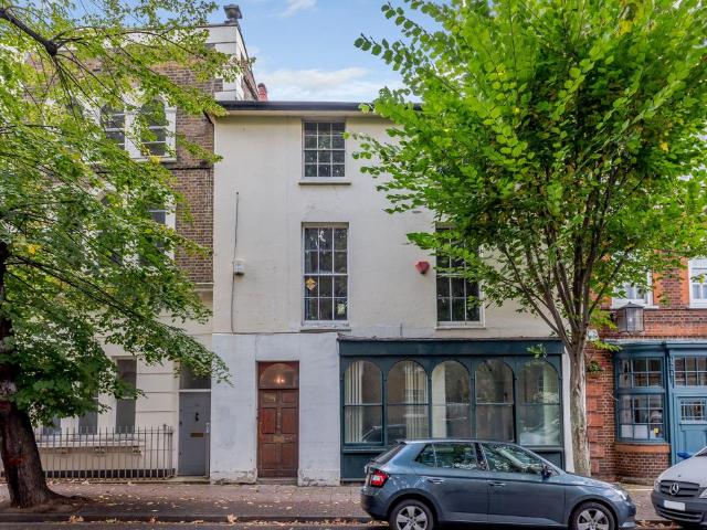 Camberwell Grove, Camberwell, London SE5 3 bed flat to rent £3,775 pcm £871 pw