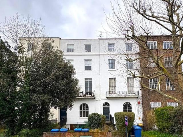 Camberwell Grove London SE5 2 bed detached house to rent £2,250 pcm £519 pw