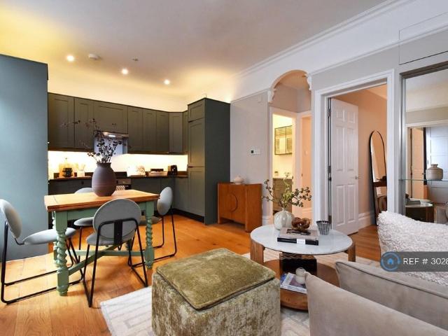 Camberwell, London, SE5 3 bed flat to rent £3,775 pcm £871 pw