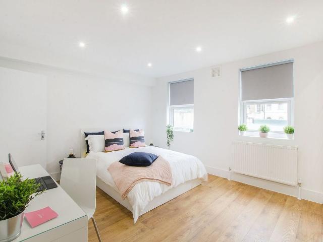Camberwell Road, Camberwell, London SE5, 3 bed flat to rent, £3,500 pcm | PrimeLocation