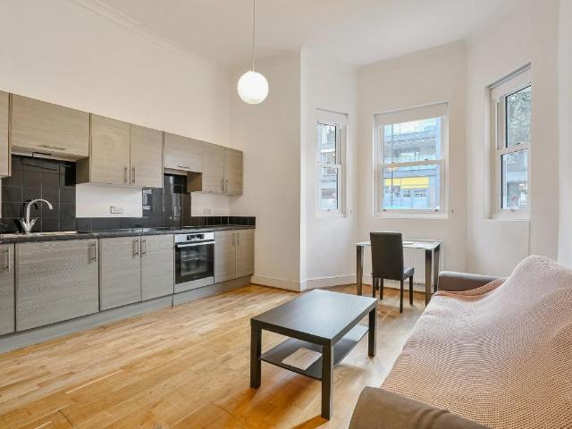 Camberwell Road, Camberwell SE5, 4 bed flat to rent, £3,600 pcm | PrimeLocation