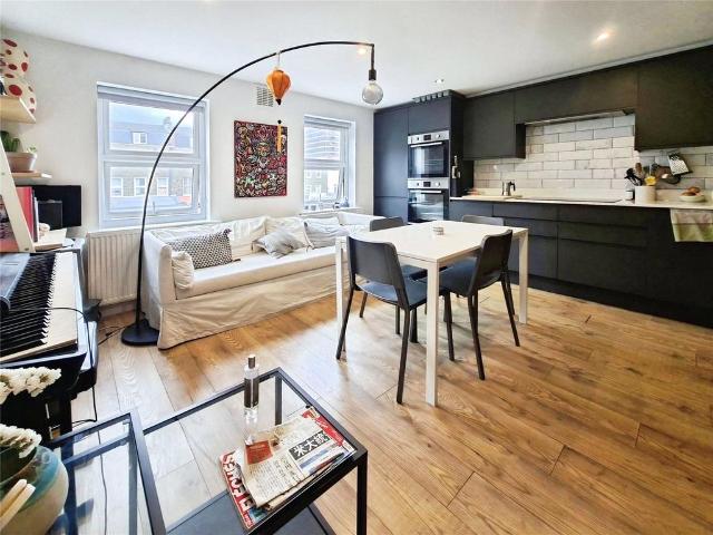 Camberwell Road, London, SE5 3 bed apartment to rent £3,500 pcm £808 pw
