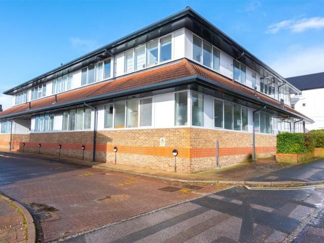 Camberley 1 bed apartment to rent £1,300 pcm £300 pw