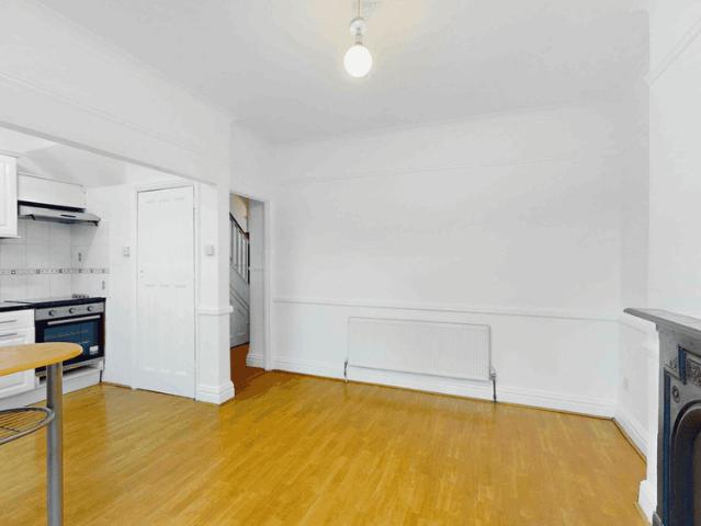 Camberley Avenue, London, SW20