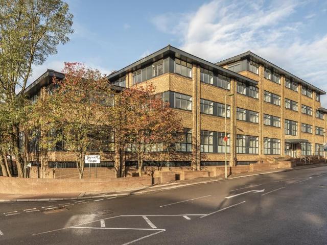 Camberley, Surrey GU15, 1 bed flat to rent, £1,025 pcm | PrimeLocation