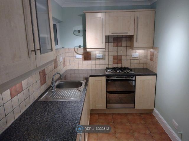 Camberley Towers, Camberley GU15, 2 bed flat to rent, £1,300 pcm | PrimeLocation