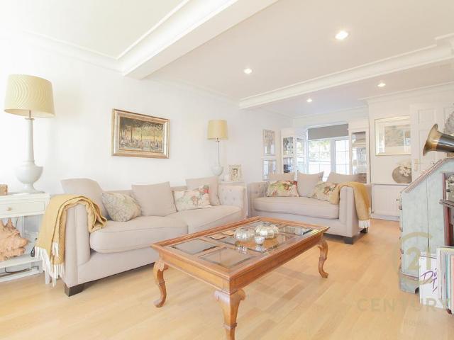 Cambisgate, London, SW19 5AL, United Kingdom | 3 bed townhouse for rent #137306133 | Rentberry