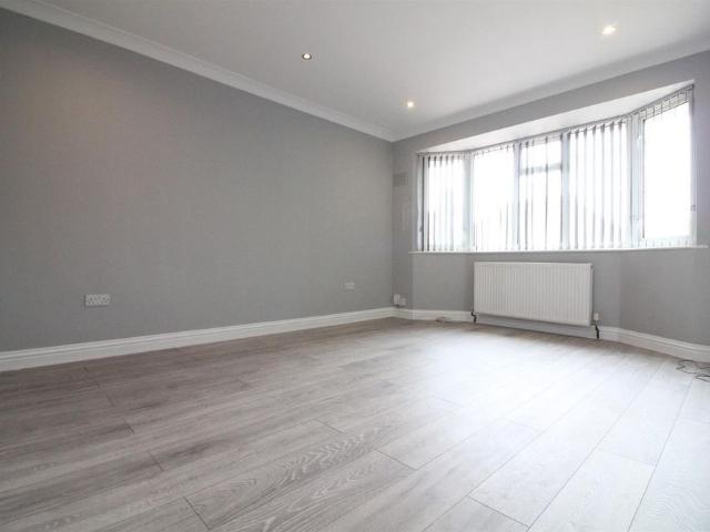 Camborne Way, Heston