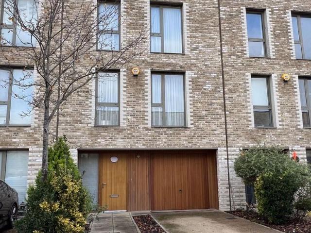 Camborne Road, Edgware HA8 4 bed property to rent £3,500 pcm £808 pw