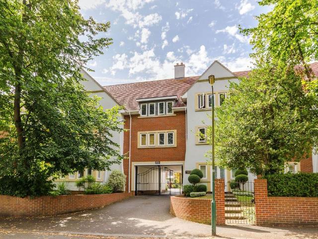 Camborne Road, Sutton SM2, 2 bed flat to rent, £2,200 pcm | PrimeLocation