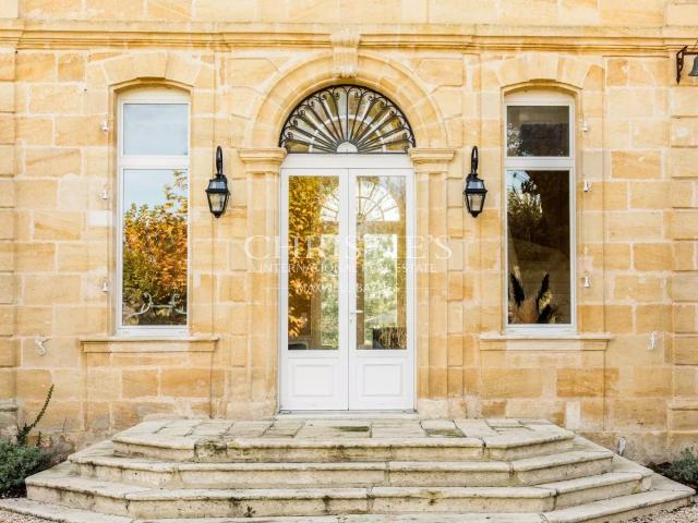 Camblanes Propriété d'exception au coeur du village 1,9. 550m² Quinsac
