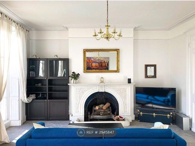 Cambray Place, Cheltenham GL50, 1 bed flat to rent, £1,250 pcm | PrimeLocation