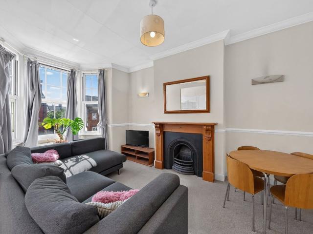 Cambray Road, Wandsworth Common SW12, 2 bed flat to rent, £2,500 pcm | PrimeLocation