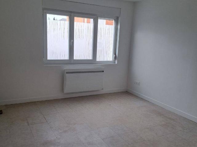CAMBRAI.Maison rénovée 3 chambres avec jardin et garage.850 € CC