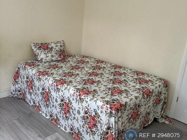 Cambria Close, Hounslow, TW3 1 bed in a house share to rent £950 pcm £219 pw