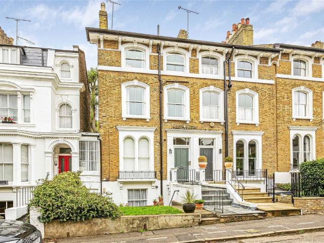 Cambrian Road, Richmond TW10, 2 bed flat to rent, £2,950 pcm | PrimeLocation