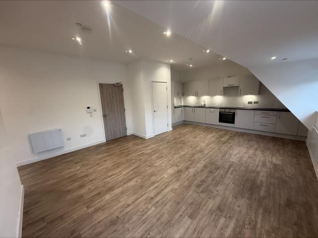 Cambridge Court, 121 London Road. 1 bed flat to rent £1,295 pcm £299 pw