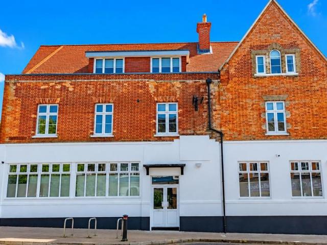 Cambridge Court, Camberley GU15 2 bed apartment to rent £1,475 pcm £340 pw