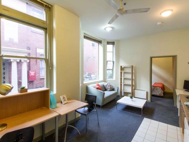 Cambridge Court One Bedroom Apartment with one double bed