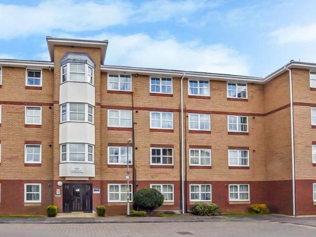 Cambridge Court, Northampton NN4 1 bed flat to rent £820 pcm £189 pw