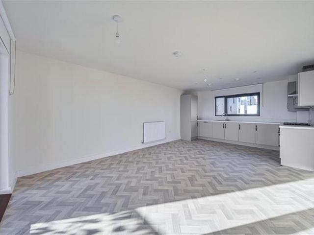 Cambridge CB3 2 bed flat to rent £1,750 pcm £404 pw