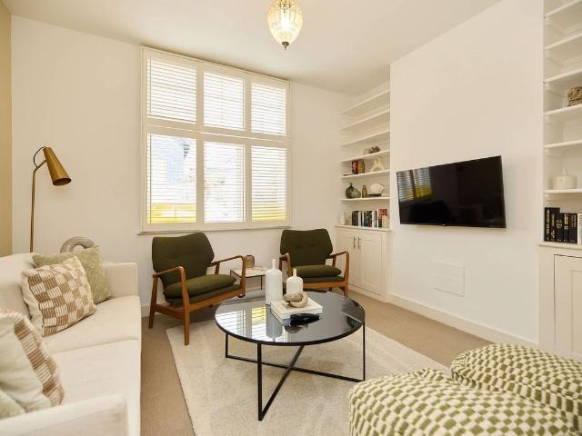 Cambridge CB3, 3 bed flat to rent, £3,485 pcm | PrimeLocation