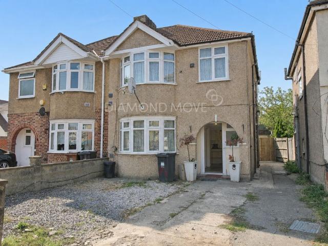Cambridge Close, Hounslow TW4, 3 bed terraced house to rent, £2,200 pcm | PrimeLocation