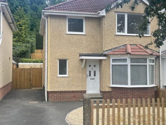 Cambridge Gardens, Beaufort, Ebbw Vale NP23, 3 bed semi detached house to rent, £1,150 pcm | PrimeLocation