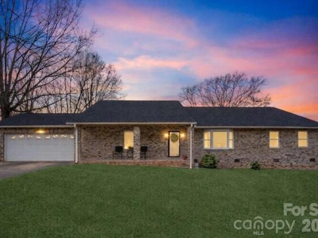 Cambridge Dr, Shelby, Home For Sale