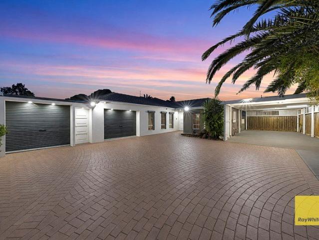 Cambridge Family Living with Room for Everyone!