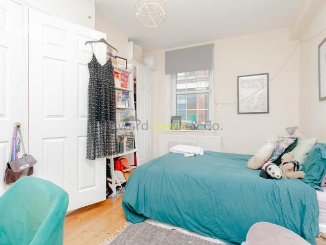 Cambridge Heath Road, London E2 3 bed flat to rent £2,752 pcm £635 pw