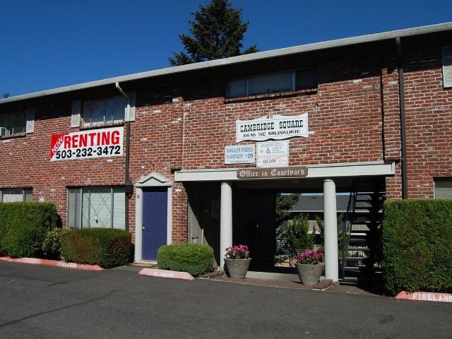 Cambridge Square 2 Bedroom Apartment for Rent at 4616 Se Milwaukie Ave, Portland, OR 97202 Brooklyn