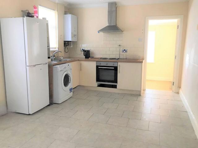 Cambridge Street, Cardiff CF11, 2 bed flat to rent, £1,250 pcm | PrimeLocation