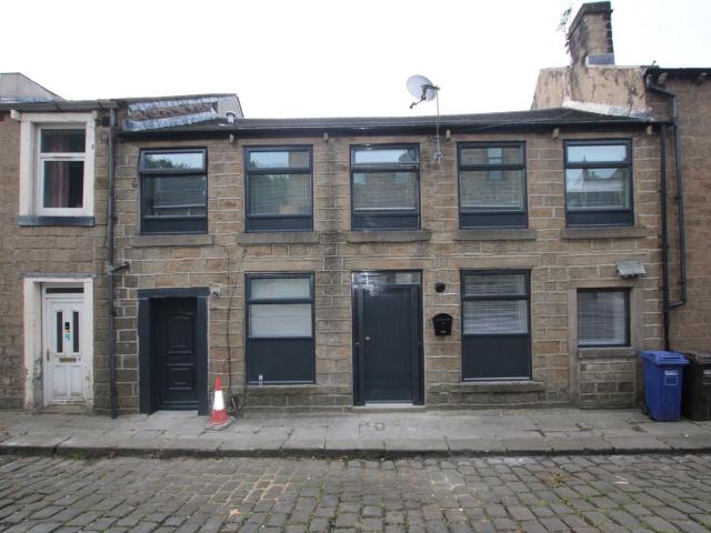 Cambridge Street, Colne BB8, 2 bed flat to rent, £700 pcm | PrimeLocation