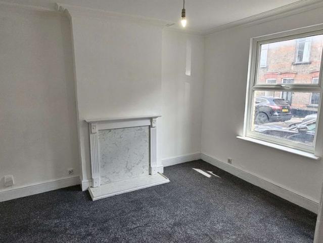 Cambridge Street, Luton LU1, 3 bed terraced house to rent, £1,500 pcm | PrimeLocation